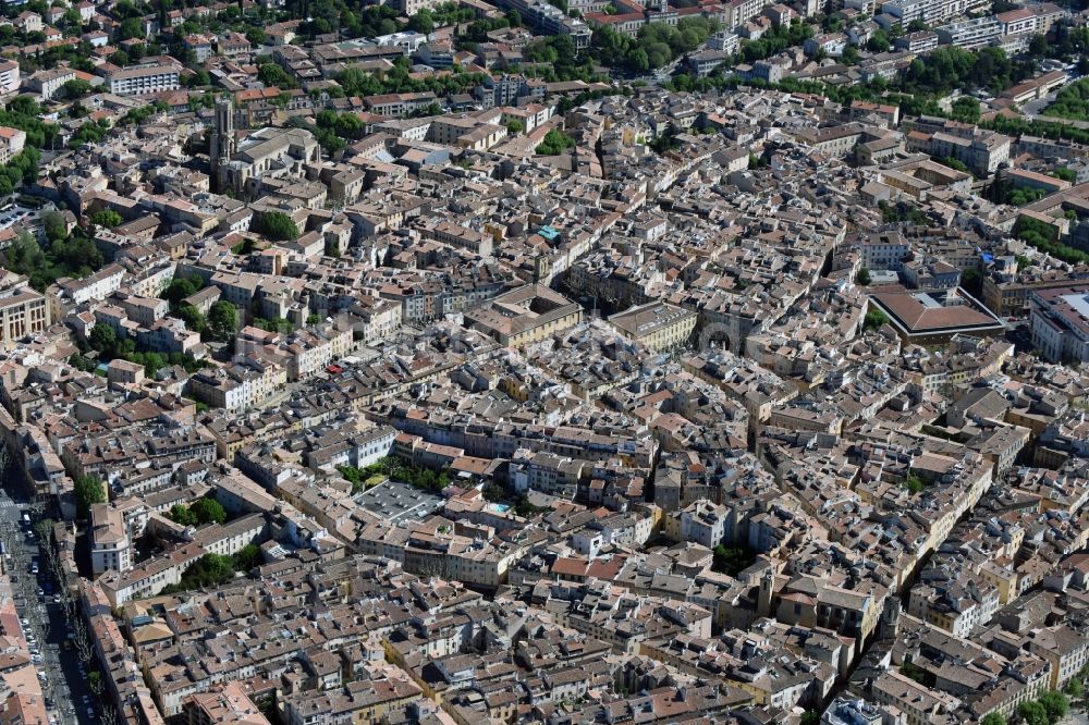 Aix-en-Provence aus der Vogelperspektive: Stadtzentrum im Innenstadtbereich in Aix-en-Provence in Provence-Alpes-Cote d'Azur, Frankreich