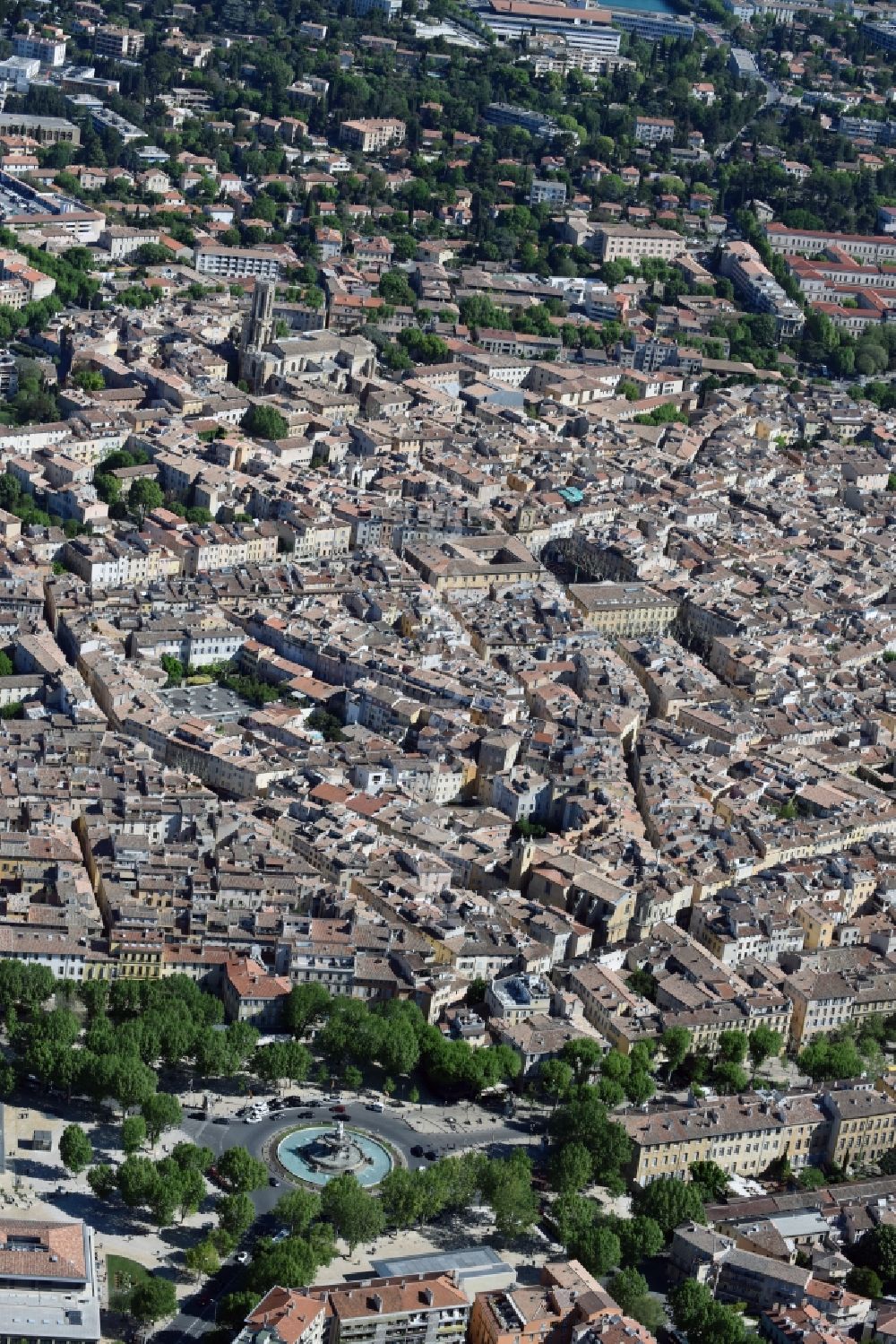 Aix-en-Provence aus der Vogelperspektive: Stadtzentrum im Innenstadtbereich in Aix-en-Provence in Provence-Alpes-Cote d'Azur, Frankreich