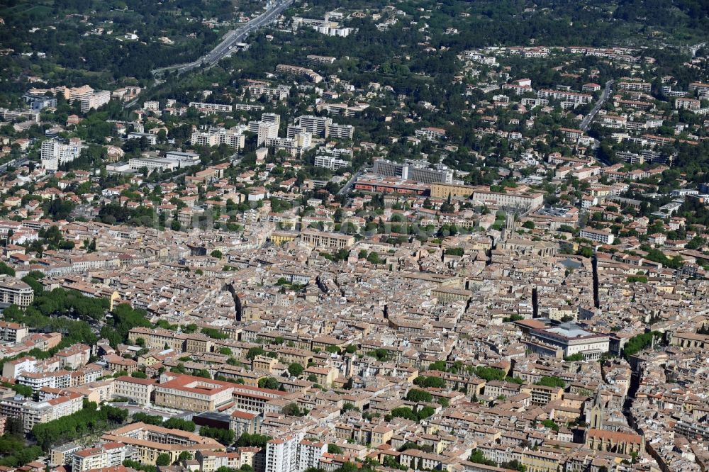 Luftbild Aix-en-Provence - Stadtzentrum im Innenstadtbereich in Aix-en-Provence in Provence-Alpes-Cote d'Azur, Frankreich