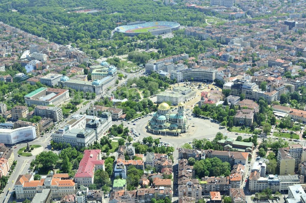 Sofia aus der Vogelperspektive: Stadtzentrum im Innenstadtbereich an der Alexander-Newski-Kathedrale in Sofia in Bulgarien