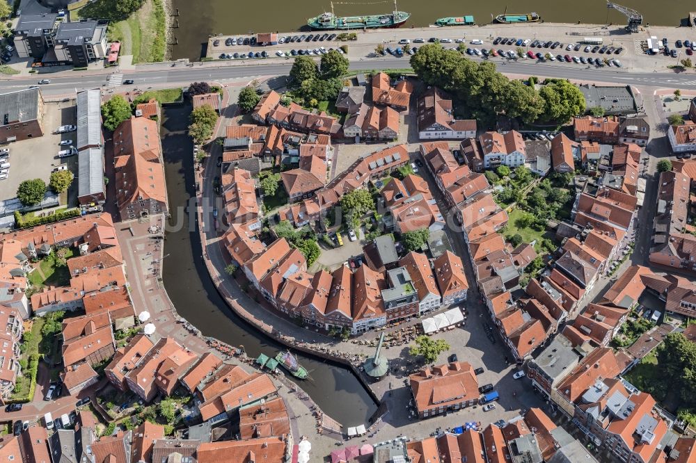 Luftaufnahme Stade - Stadtzentrum im Innenstadtbereich Alter Fischmarkt und Spiegelberg in Stade im Bundesland Niedersachsen