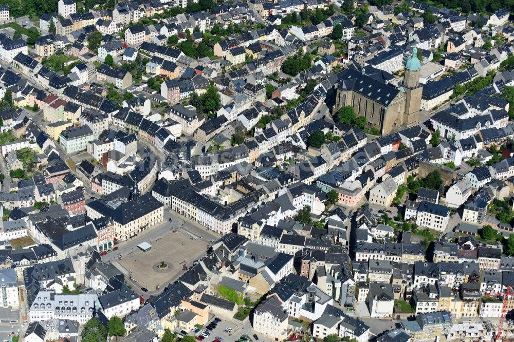 Annaberg-Buchholz von oben - Stadtzentrum im Innenstadtbereich mit der St. Annenkirche und dem Marktplatz in Annaberg-Buchholz im Bundesland Sachsen, Deutschland