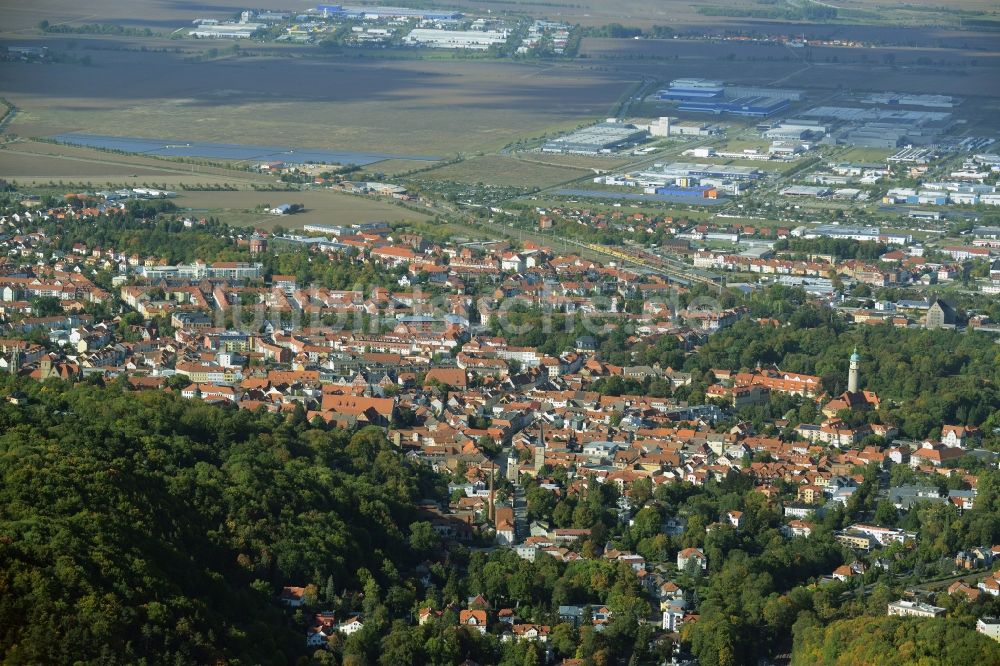 Arnstadt von oben - Stadtzentrum im Innenstadtbereich in Arnstadt im Bundesland Thüringen