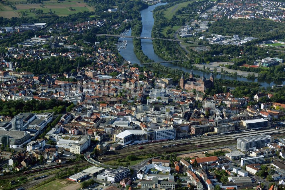 Luftaufnahme Aschaffenburg - Stadtzentrum im Innenstadtbereich in Aschaffenburg im Bundesland Bayern