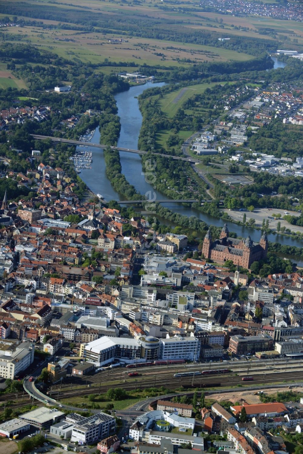 Aschaffenburg von oben - Stadtzentrum im Innenstadtbereich in Aschaffenburg im Bundesland Bayern