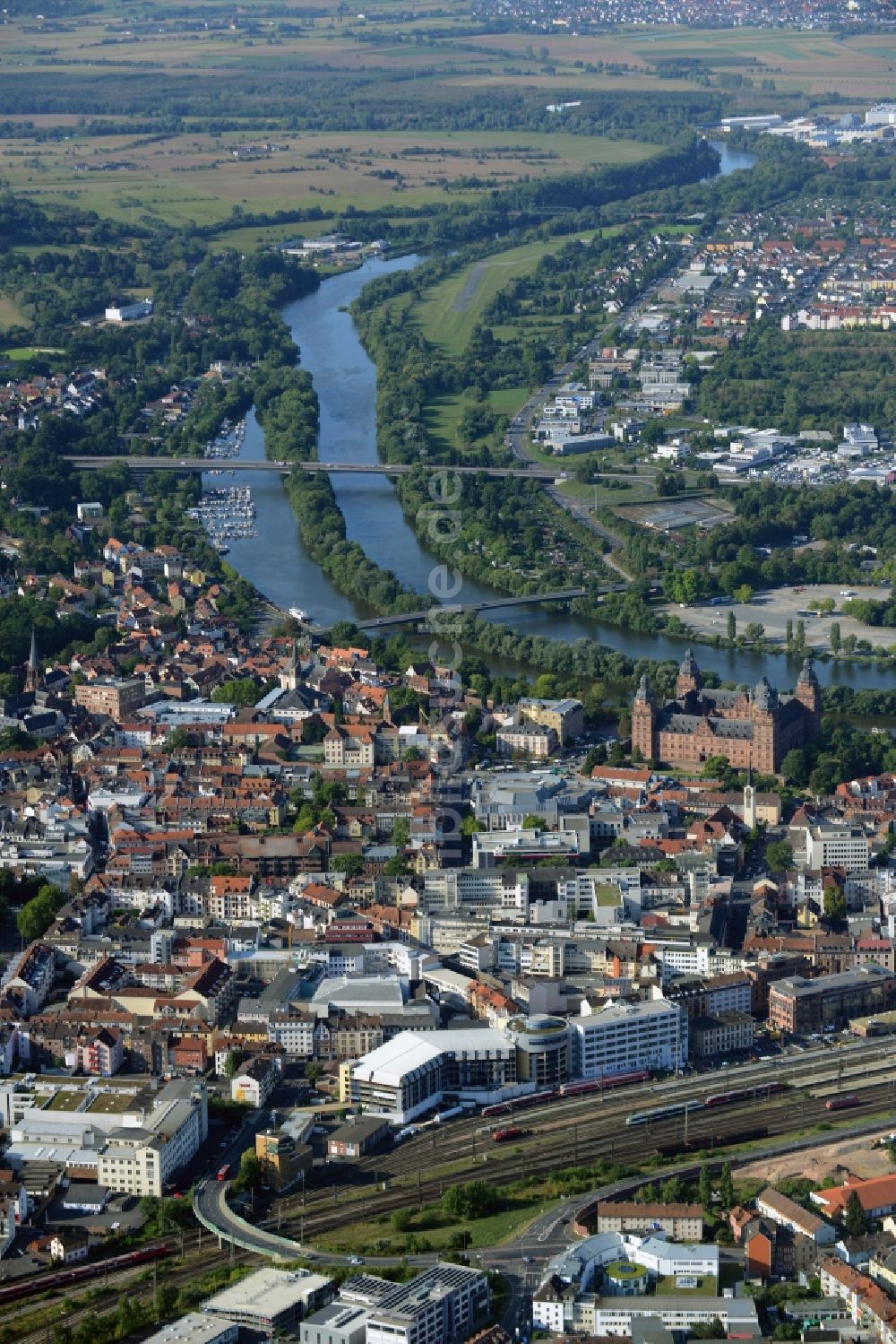 Aschaffenburg aus der Vogelperspektive: Stadtzentrum im Innenstadtbereich in Aschaffenburg im Bundesland Bayern