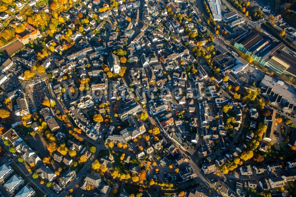 Attendorn von oben - Stadtzentrum im Innenstadtbereich in Attendorn im Bundesland Nordrhein-Westfalen