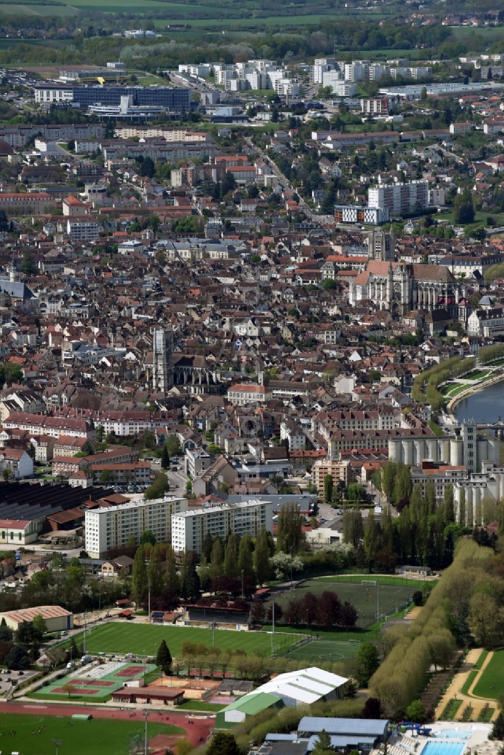 Luftbild Auxerre - Stadtzentrum im Innenstadtbereich in Auxerre in Bourgogne Franche-Comté, Frankreich