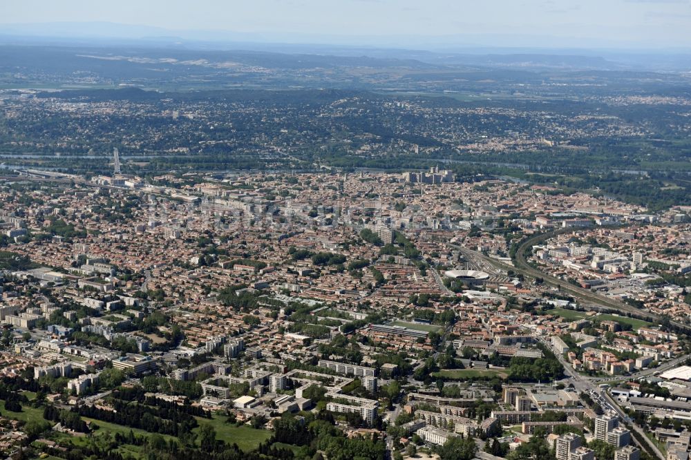 Avignon aus der Vogelperspektive: Stadtzentrum im Innenstadtbereich in Avignon in Provence-Alpes-Cote d'Azur, Frankreich