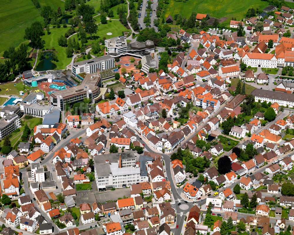 Bad Buchau von oben - Stadtzentrum im Innenstadtbereich in Bad Buchau im Bundesland Baden-Württemberg, Deutschland