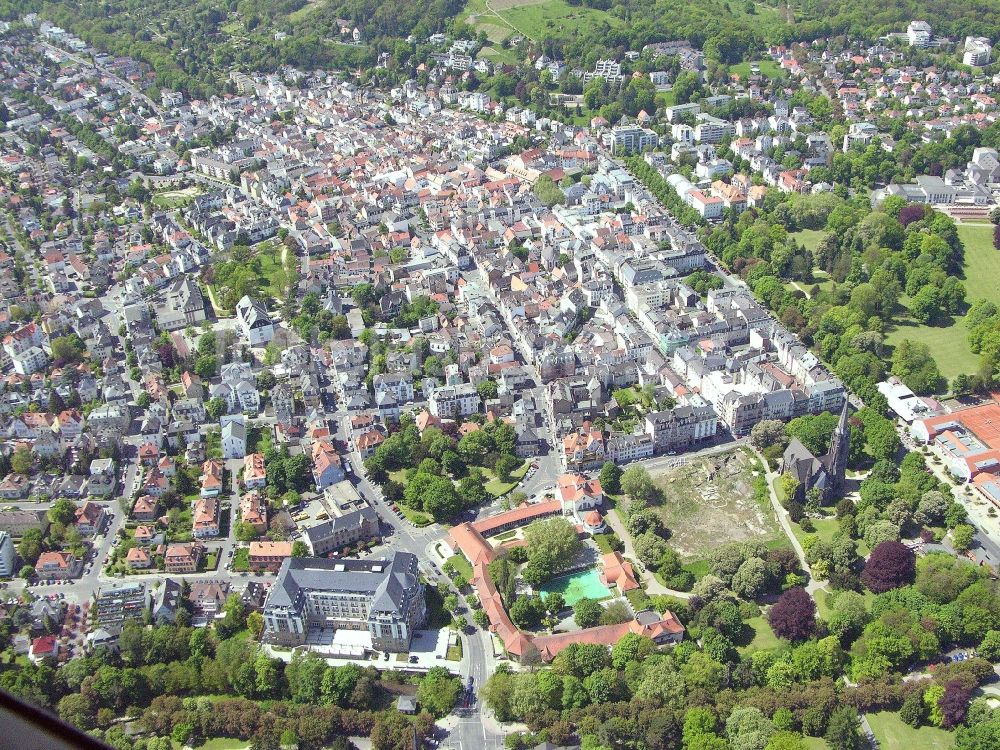 Luftaufnahme Bad Nauheim - Stadtzentrum im Innenstadtbereich in Bad Nauheim im Bundesland Hessen, Deutschland