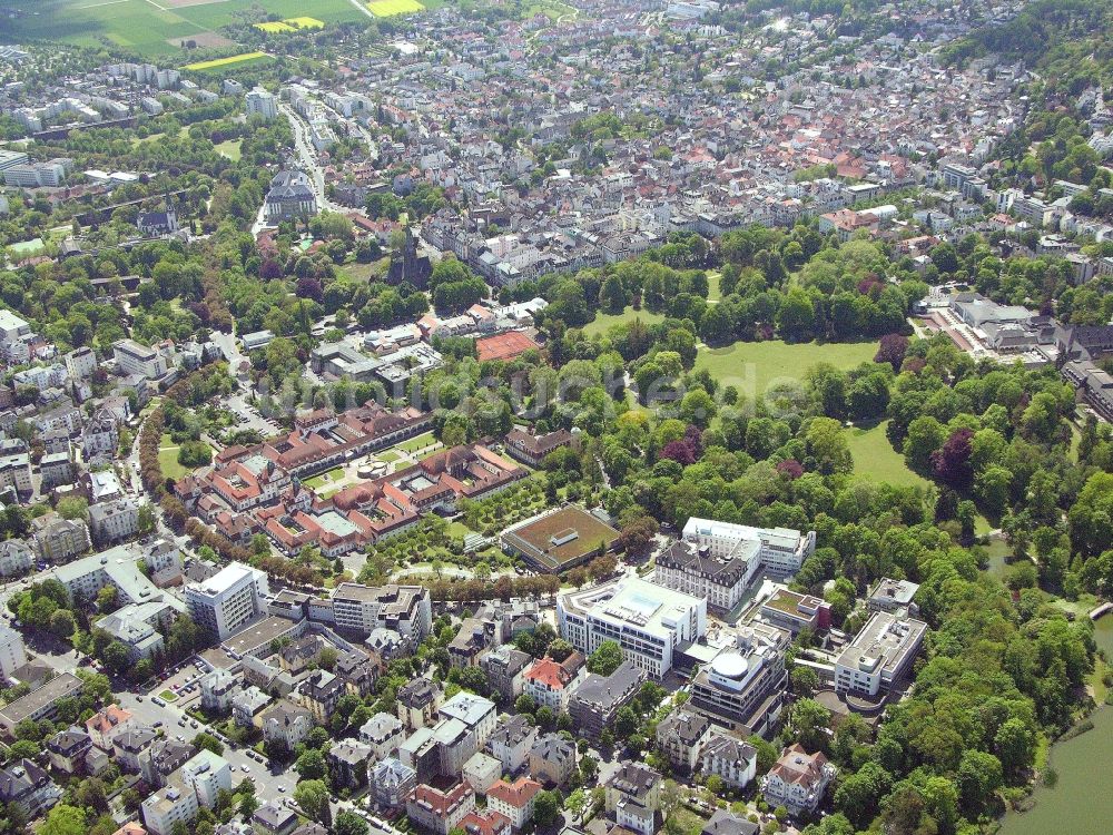 Bad Nauheim aus der Vogelperspektive: Stadtzentrum im Innenstadtbereich in Bad Nauheim im Bundesland Hessen, Deutschland