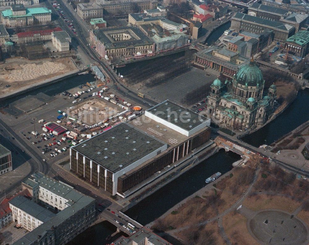 Berlin aus der Vogelperspektive: Stadtzentrum im Innenstadtbereich in Berlin