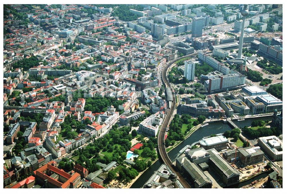 Berlin aus der Vogelperspektive: Stadtzentrum im Innenstadtbereich in Berlin