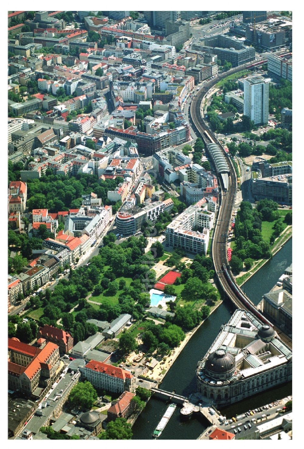 Berlin von oben - Stadtzentrum im Innenstadtbereich in Berlin