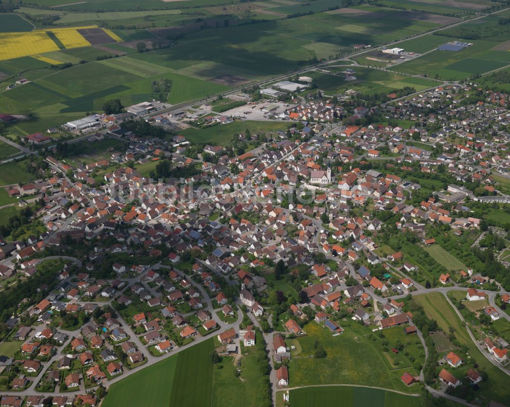 Binzwangen von oben - Stadtzentrum im Innenstadtbereich in Binzwangen im Bundesland Baden-Württemberg, Deutschland