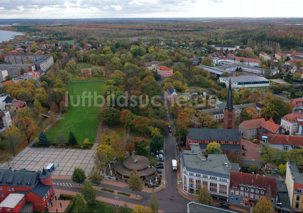 Bitterfeld-Wolfen von oben - Stadtzentrum im Innenstadtbereich in Bitterfeld-Wolfen im Bundesland Sachsen-Anhalt, Deutschland