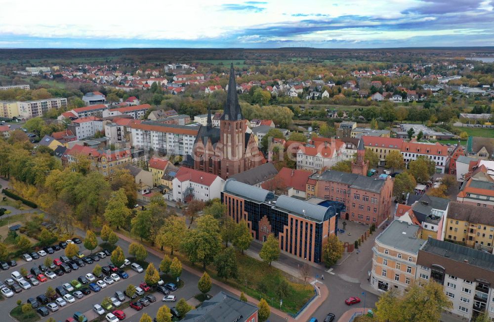 Bitterfeld-Wolfen von oben - Stadtzentrum im Innenstadtbereich in Bitterfeld-Wolfen im Bundesland Sachsen-Anhalt, Deutschland