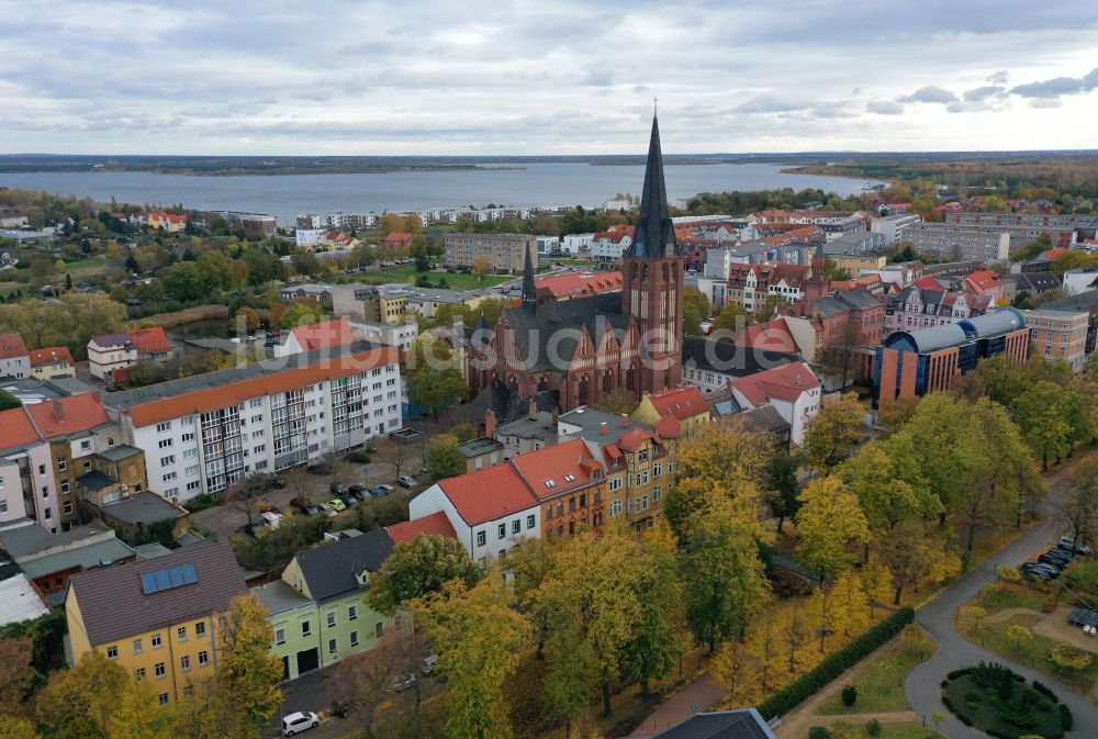 Bitterfeld-Wolfen aus der Vogelperspektive: Stadtzentrum im Innenstadtbereich in Bitterfeld-Wolfen im Bundesland Sachsen-Anhalt, Deutschland