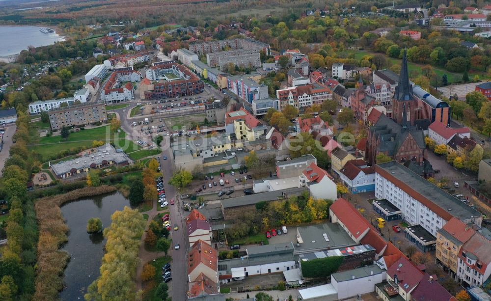 Bitterfeld-Wolfen von oben - Stadtzentrum im Innenstadtbereich in Bitterfeld-Wolfen im Bundesland Sachsen-Anhalt, Deutschland