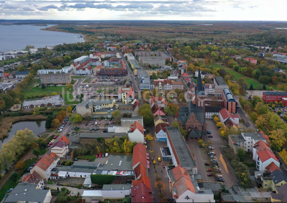 Bitterfeld-Wolfen aus der Vogelperspektive: Stadtzentrum im Innenstadtbereich in Bitterfeld-Wolfen im Bundesland Sachsen-Anhalt, Deutschland