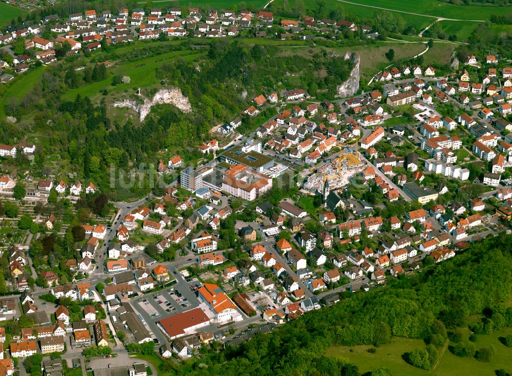 Blaubeuren von oben - Stadtzentrum im Innenstadtbereich in Blaubeuren im Bundesland Baden-Württemberg, Deutschland