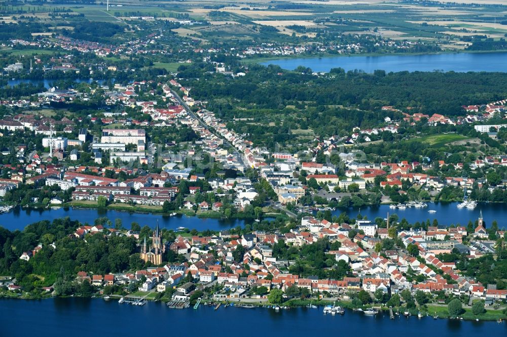 Werder (Havel) von oben - Stadtzentrum im Innenstadtbereich Brandenburger Straße - Torstraße in Werder (Havel) im Bundesland Brandenburg, Deutschland