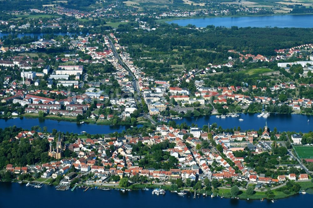 Werder (Havel) aus der Vogelperspektive: Stadtzentrum im Innenstadtbereich Brandenburger Straße - Torstraße in Werder (Havel) im Bundesland Brandenburg, Deutschland