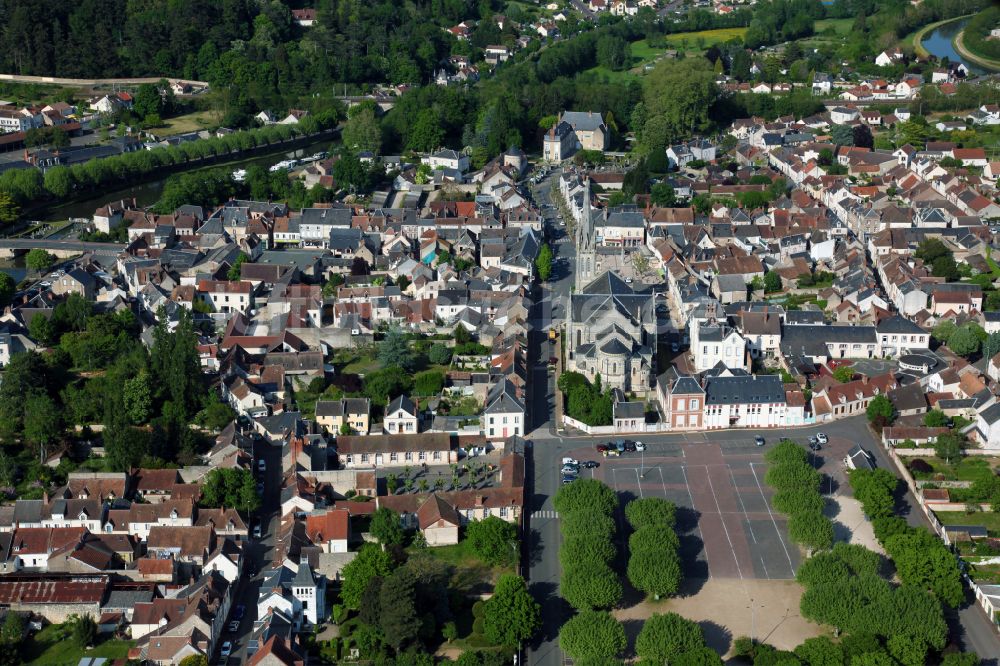 Luftaufnahme Briare - Stadtzentrum im Innenstadtbereich in Briare in Centre-Val de Loire, Frankreich