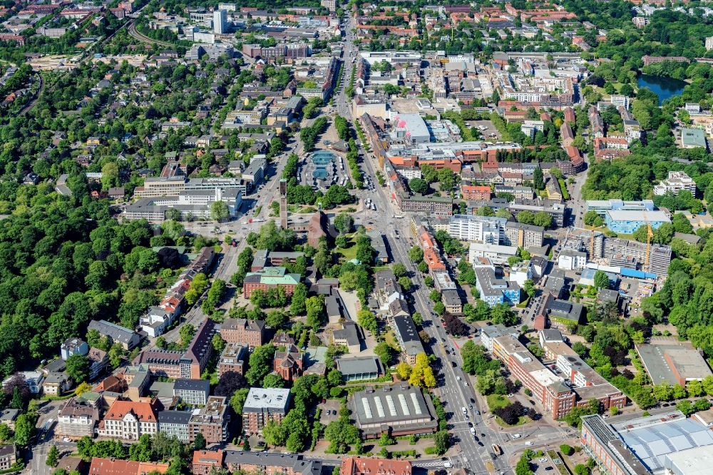 Hamburg aus der Vogelperspektive: Stadtzentrum im Innenstadtbereich mit der Christuskirche an der Wandsbeker Marktstraße - Schloßstraße im Ortsteil Wandsbek in Hamburg, Deutschland