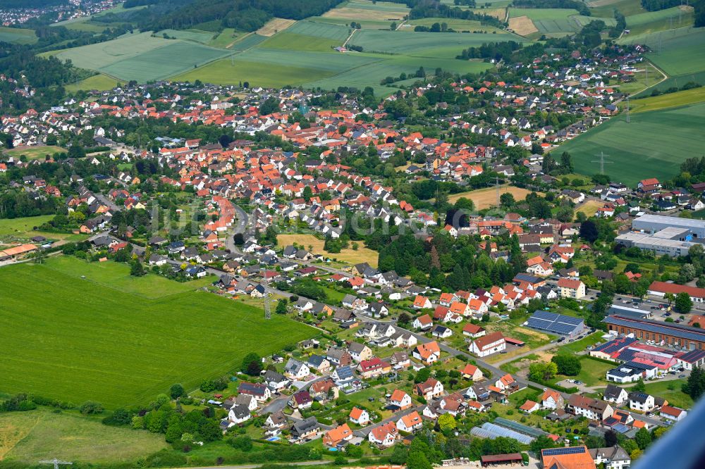 Delligsen aus der Vogelperspektive: Stadtzentrum im Innenstadtbereich in Delligsen im Bundesland Niedersachsen, Deutschland