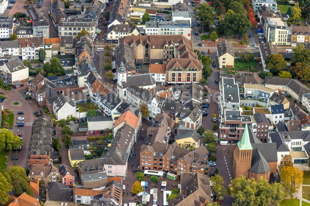 Dinslaken aus der Vogelperspektive: Stadtzentrum im Innenstadtbereich in Dinslaken im Bundesland Nordrhein-Westfalen, Deutschland