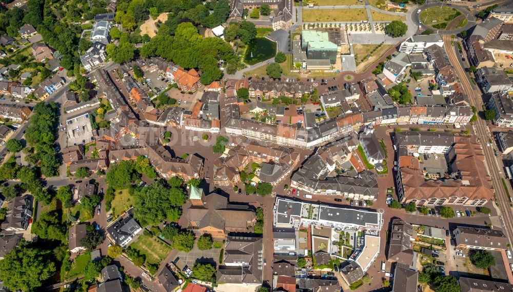 Dinslaken von oben - Stadtzentrum im Innenstadtbereich in Dinslaken im Bundesland Nordrhein-Westfalen - NRW, Deutschland