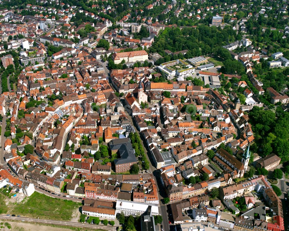 Durlach von oben - Stadtzentrum im Innenstadtbereich in Durlach im Bundesland Baden-Württemberg, Deutschland