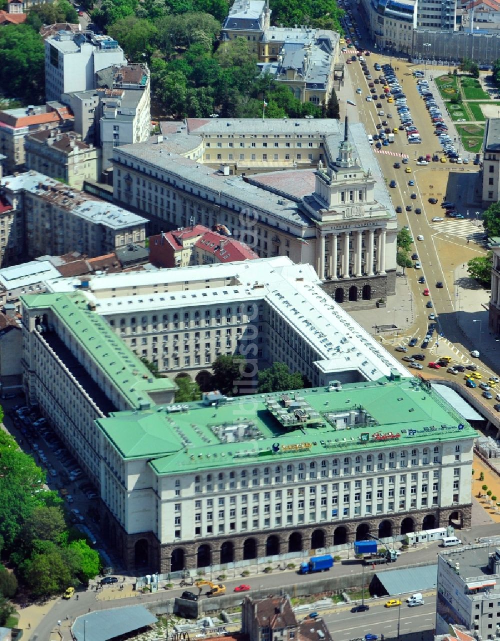 Luftaufnahme Sofia - Stadtzentrum im Innenstadtbereich am Einkaufszentrum TZUM in Sofia in Bulgarien