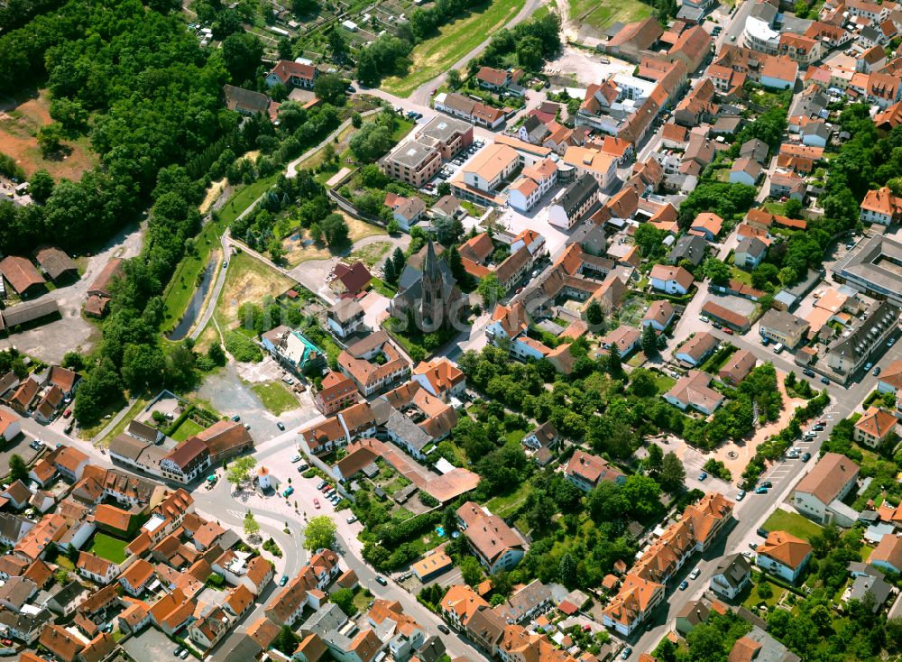 Luftaufnahme Eisenberg (Pfalz) - Stadtzentrum im Innenstadtbereich in Eisenberg (Pfalz) im Bundesland Rheinland-Pfalz, Deutschland