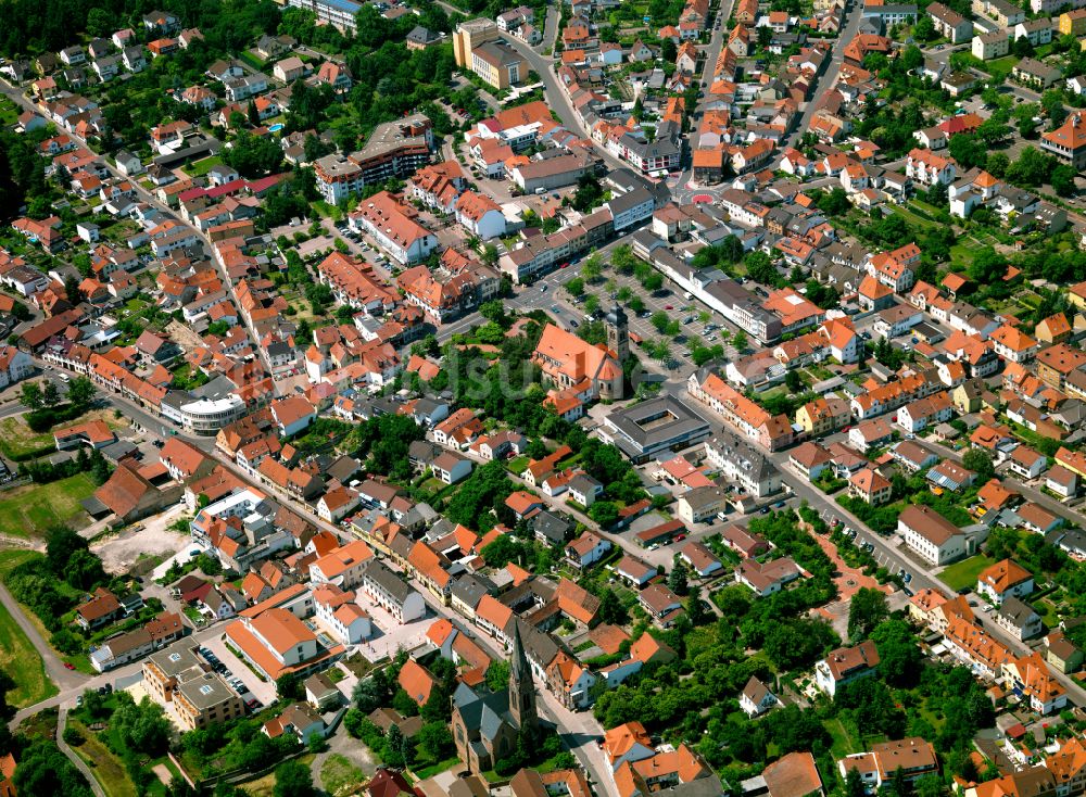 Eisenberg (Pfalz) von oben - Stadtzentrum im Innenstadtbereich in Eisenberg (Pfalz) im Bundesland Rheinland-Pfalz, Deutschland