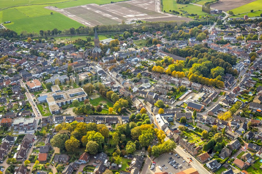 Elten aus der Vogelperspektive: Stadtzentrum im Innenstadtbereich in Elten im Bundesland Nordrhein-Westfalen, Deutschland