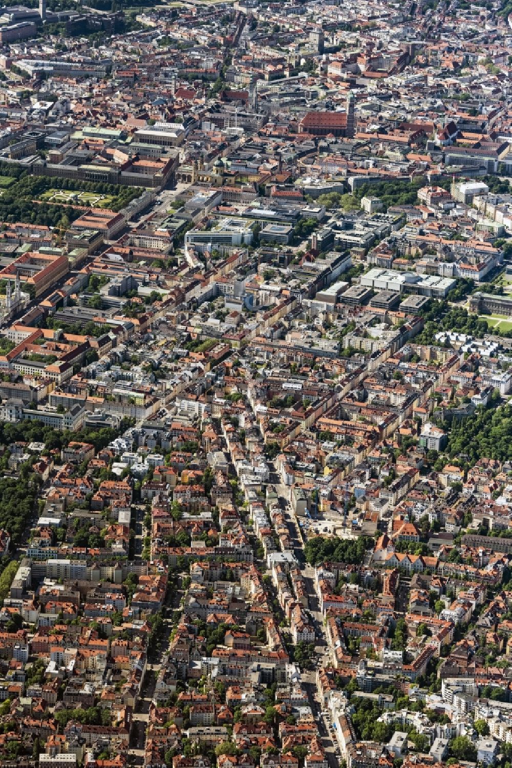 München von oben - Stadtzentrum im Innenstadtbereich entlang der Ludwigstraße in München im Bundesland Bayern, Deutschland