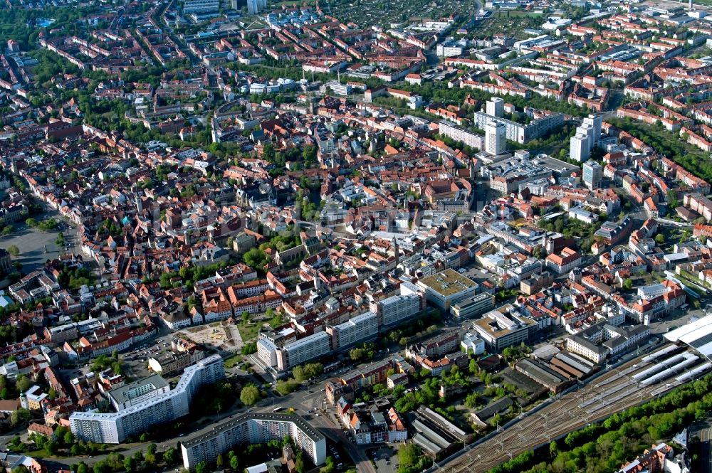 Luftaufnahme Erfurt - Stadtzentrum im Innenstadtbereich in Erfurt im Bundesland Thüringen, Deutschland