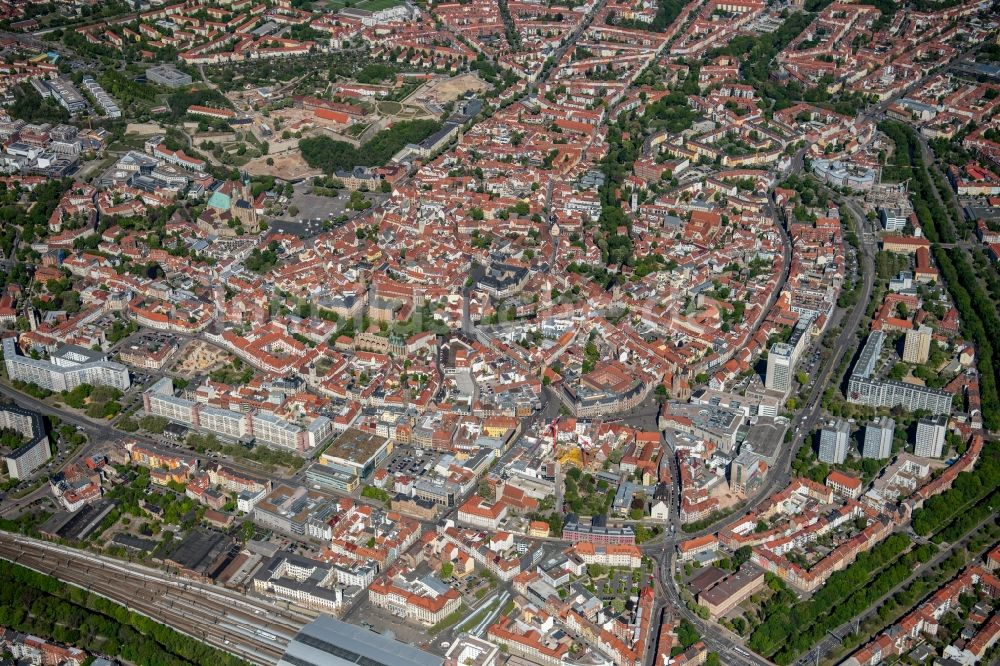 Erfurt aus der Vogelperspektive: Stadtzentrum im Innenstadtbereich in Erfurt im Bundesland Thüringen, Deutschland