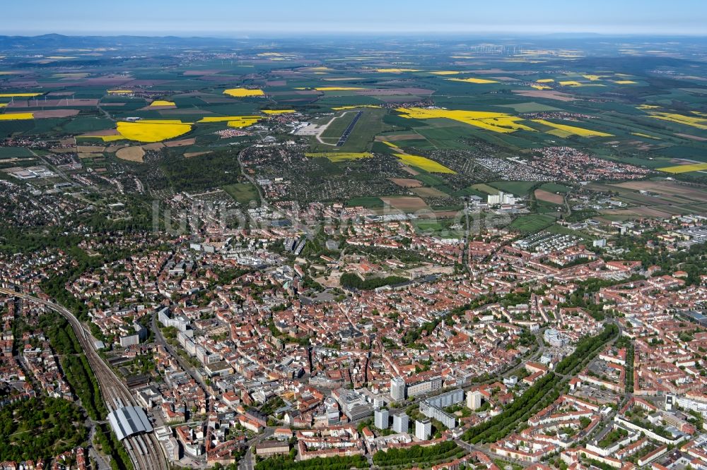 Luftaufnahme Erfurt - Stadtzentrum im Innenstadtbereich in Erfurt im Bundesland Thüringen, Deutschland