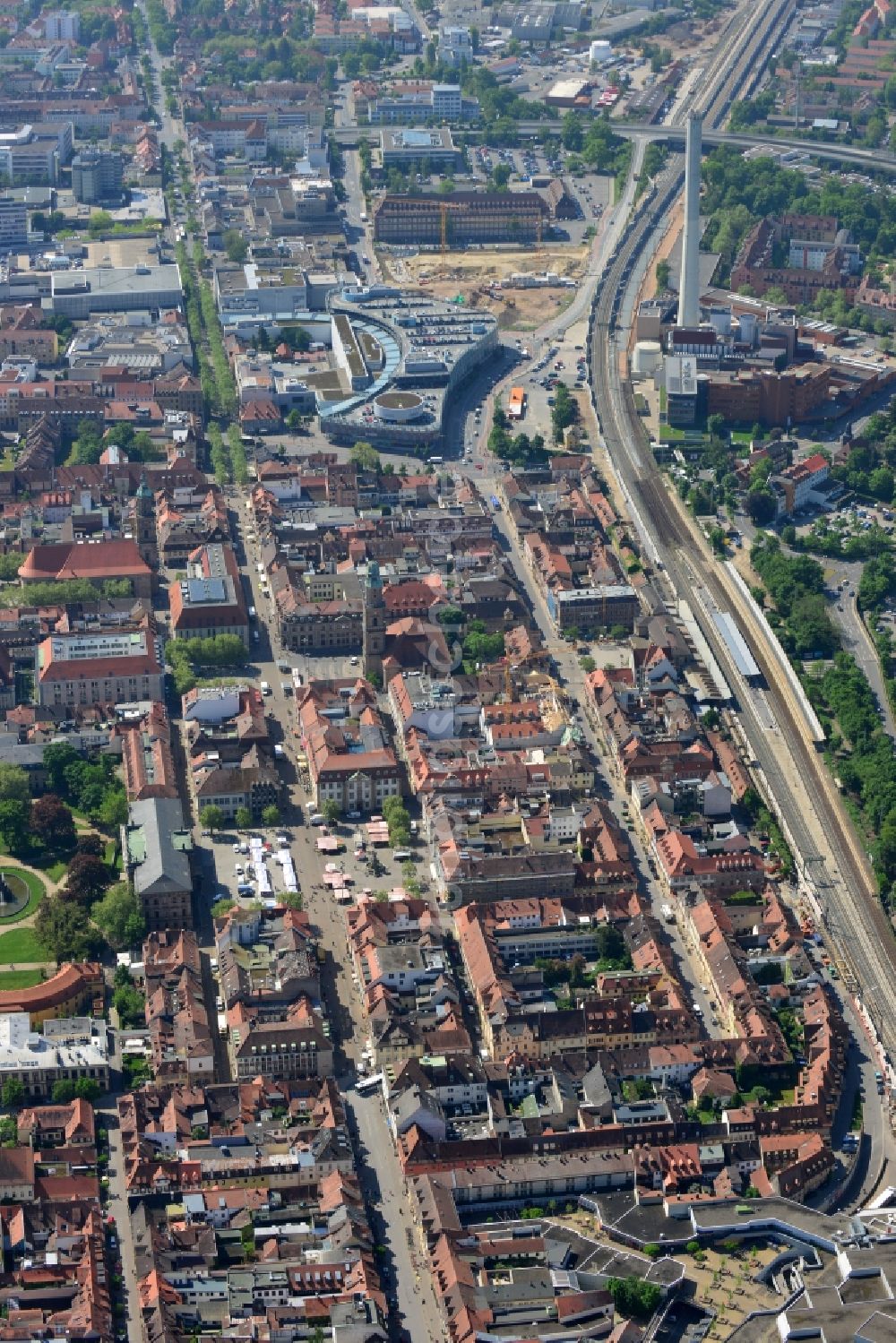 Erlangen von oben - Stadtzentrum im Innenstadtbereich in Erlangen im Bundesland Bayern