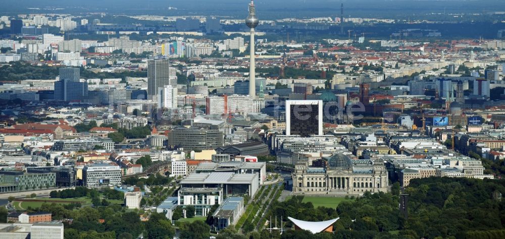 Luftbild Berlin - Stadtzentrum im Innenstadtbereich und der Fernsehturm in Berlin, Deutschland