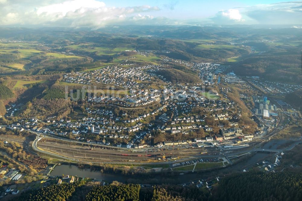 Luftaufnahme Finnentrop - Stadtzentrum im Innenstadtbereich in Finnentrop im Bundesland Nordrhein-Westfalen, Deutschland