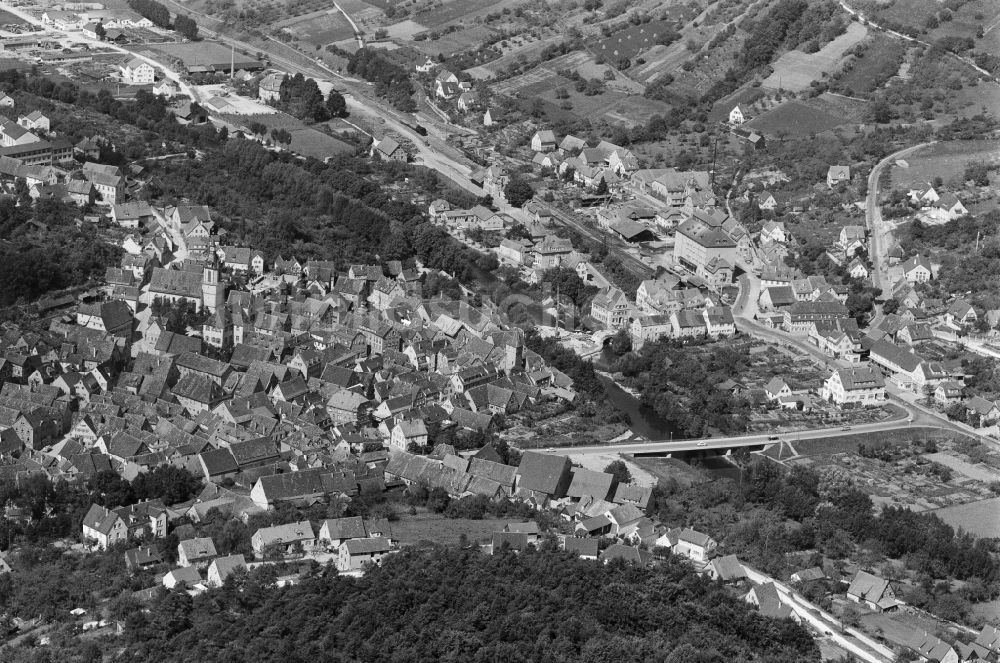 Creglingen von oben - Stadtzentrum im Innenstadtbereich am Flussverlauf der Tauber in Creglingen im Bundesland Baden-Württemberg, Deutschland