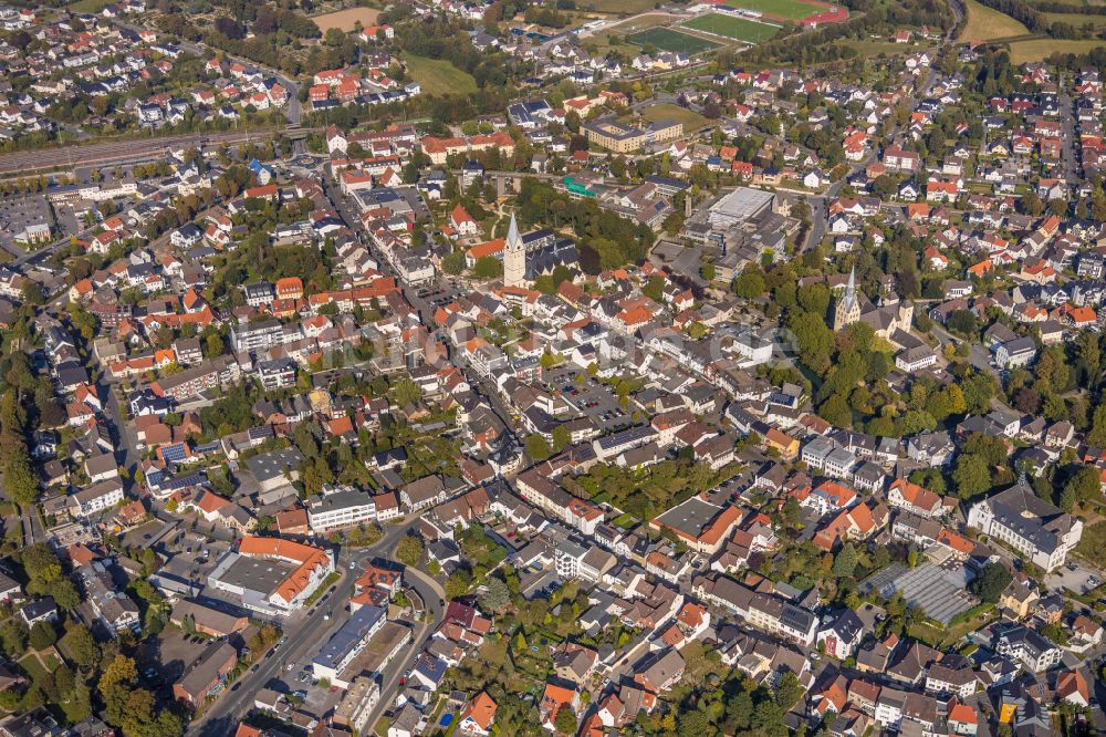 Geseke von oben - Stadtzentrum im Innenstadtbereich in Geseke im Bundesland Nordrhein-Westfalen, Deutschland