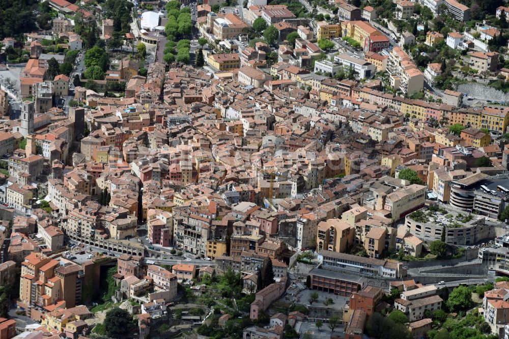 Grasse aus der Vogelperspektive: Stadtzentrum im Innenstadtbereich in Grasse in Provence-Alpes-Cote d'Azur, Frankreich