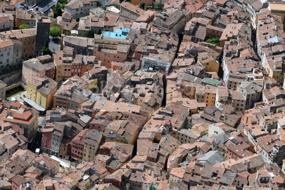 Luftaufnahme Grasse - Stadtzentrum im Innenstadtbereich in Grasse in Provence-Alpes-Cote d'Azur, Frankreich