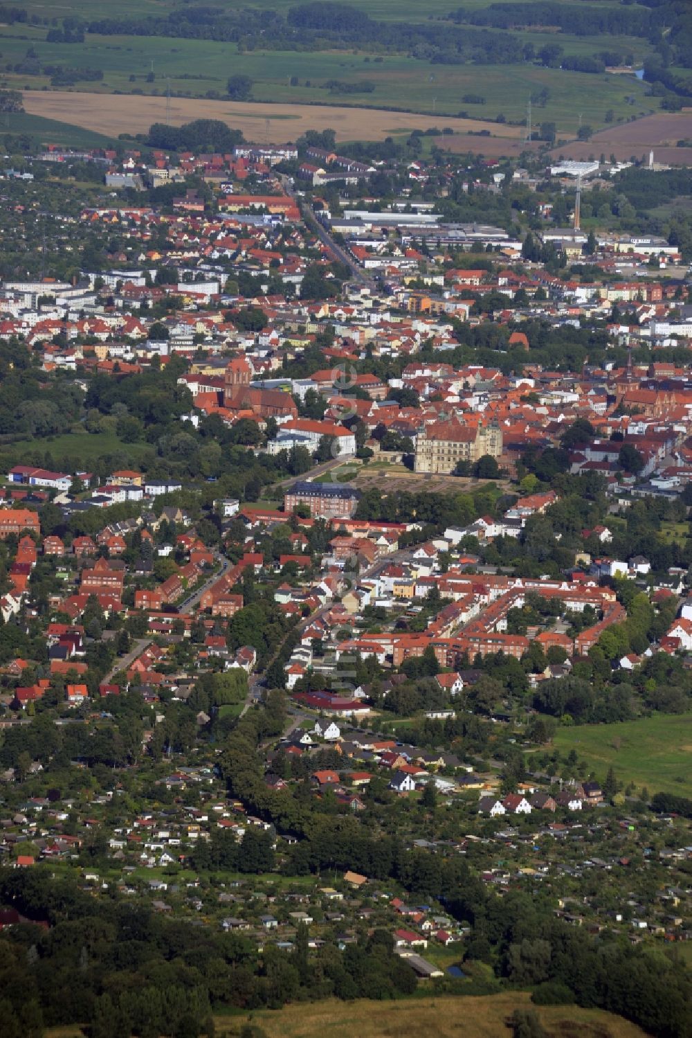 Luftaufnahme Güstrow - Stadtzentrum im Innenstadtbereich in Güstrow im Bundesland Mecklenburg-Vorpommern